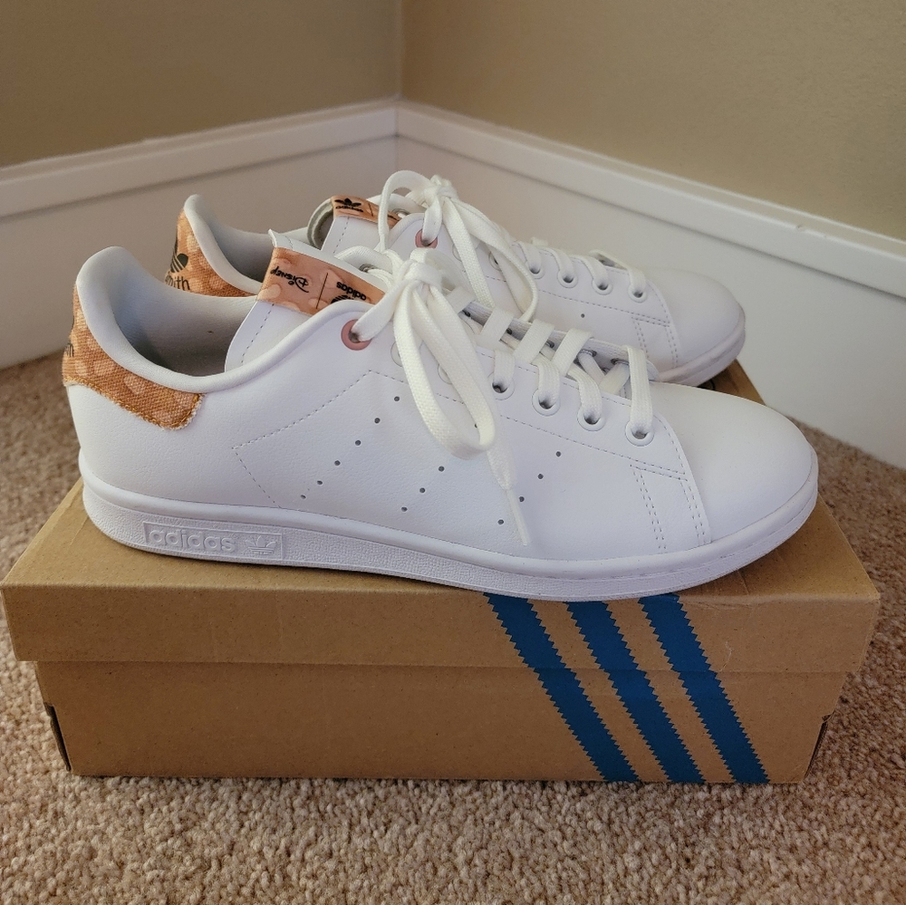 Sz. 10 Adidas Stan Smith Disney White Sneakers with Goldish Tan Accents